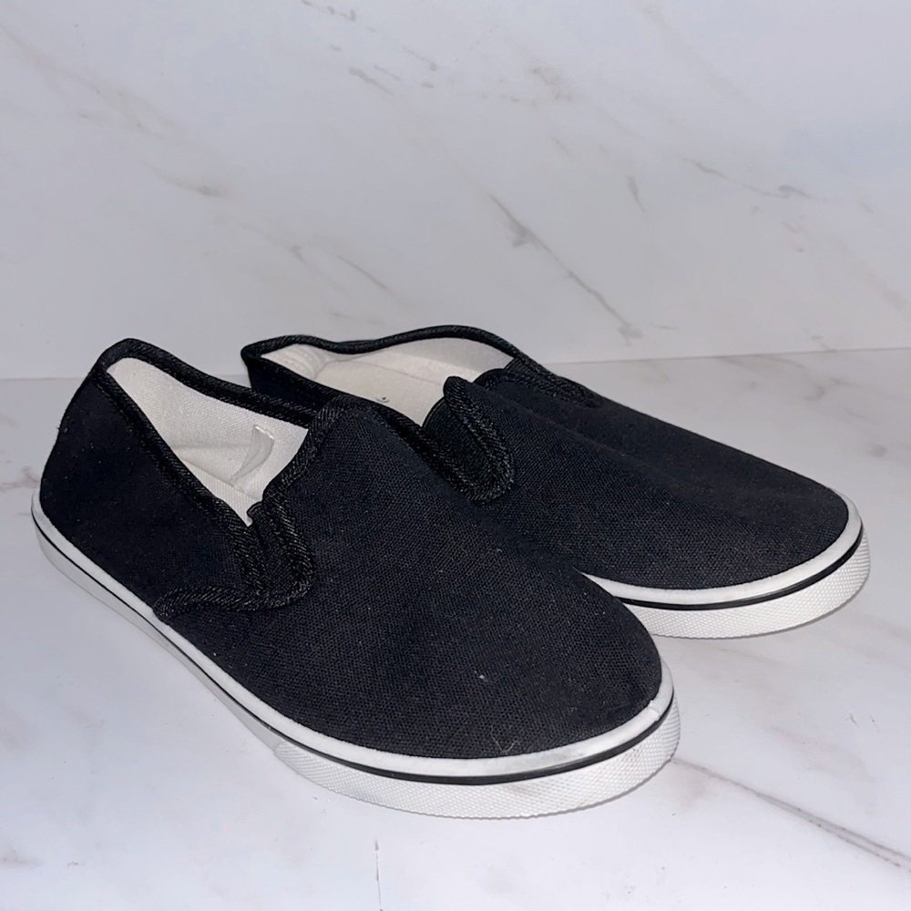 Activ pro black slip on low top shoes sz S.    (C23)